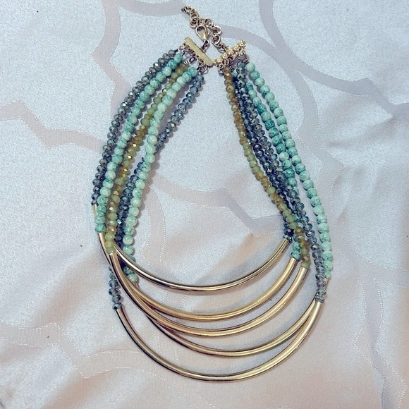 Multi strand green bead and gold necklace. Excellent condition. - Picture 3 of 5